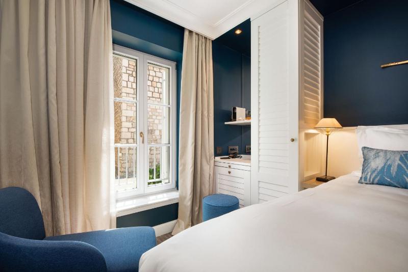 Premium Double or Twin Room image 4