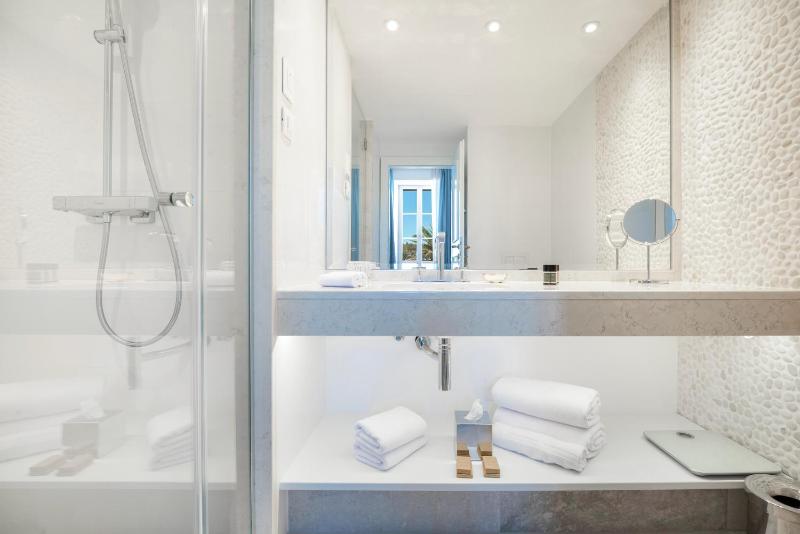 Premium Double or Twin Room image 3