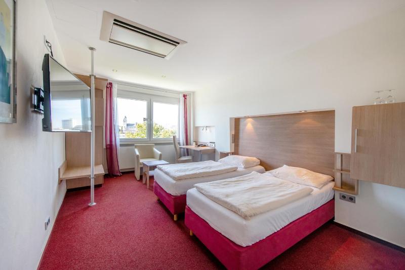 Double Room with River View image 1
