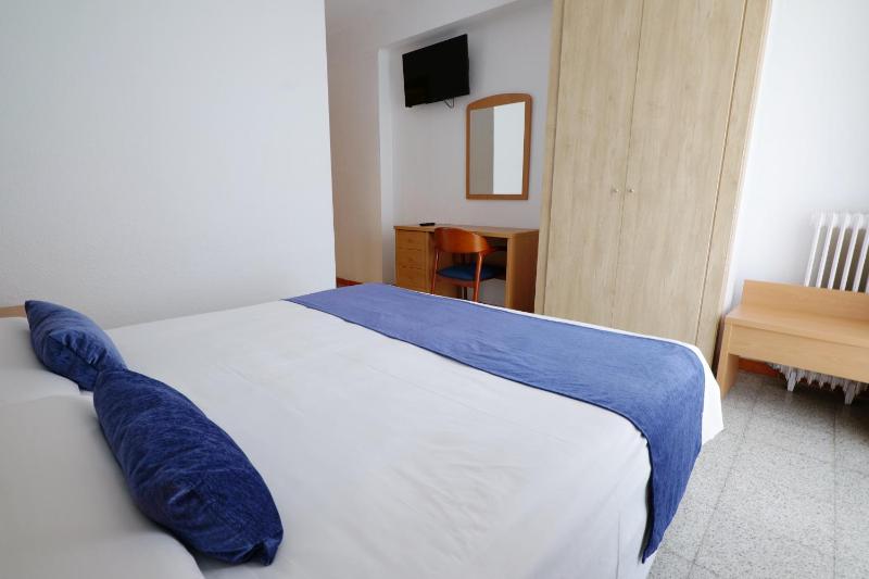 Double or Twin Room with Sea View image 3