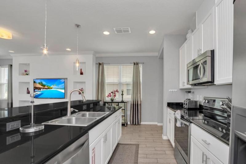 4 Bed townhome with Private Pool Near Disney! townhouse - image 30