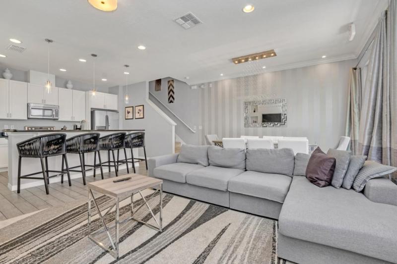 4 Bed townhome with Private Pool Near Disney! townhouse - image 6