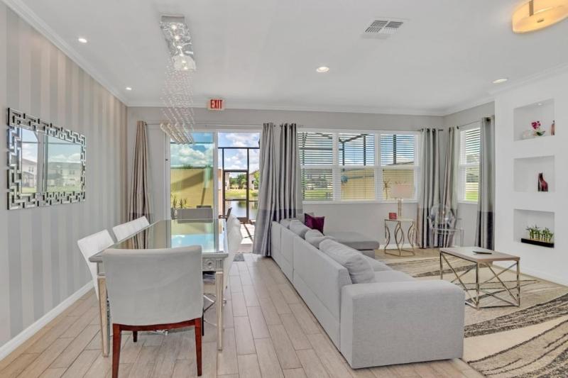 4 Bed townhome with Private Pool Near Disney! townhouse - image 3