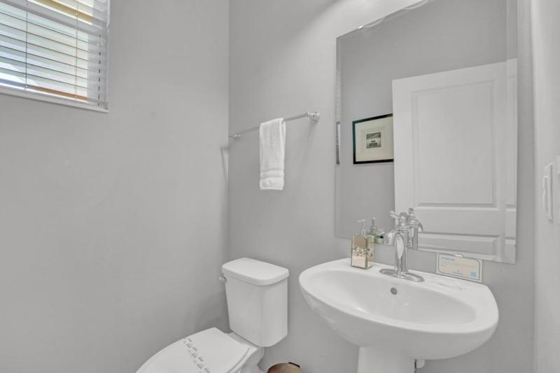 4 Bed townhome with Private Pool Near Disney! townhouse - image 9
