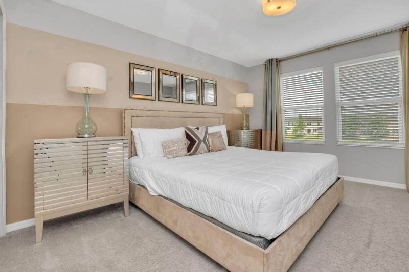 4 Bed townhome with Private Pool Near Disney! townhouse - image 8