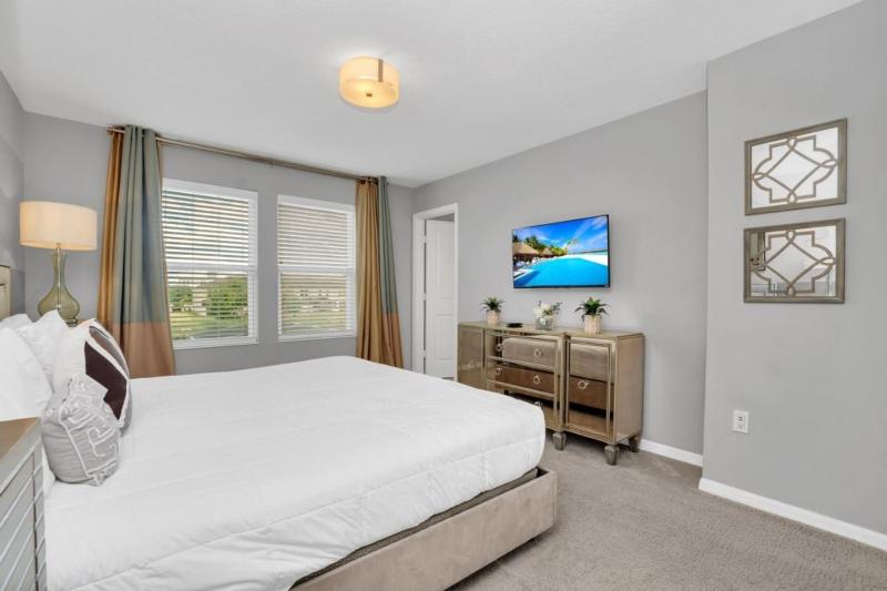 4 Bed townhome with Private Pool Near Disney! townhouse - image 24