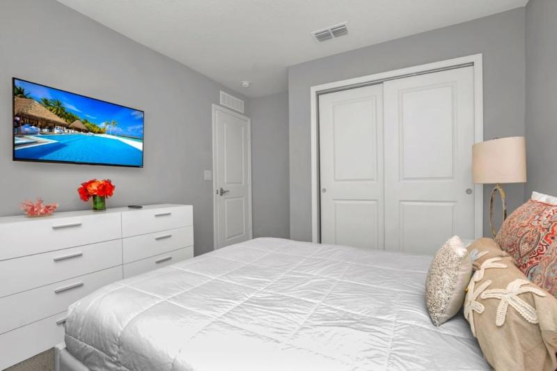 4 Bed townhome with Private Pool Near Disney! townhouse - image 14