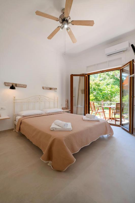 One-Bedroom Apartment image 4