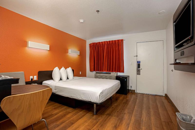 Superior Queen Room image 4