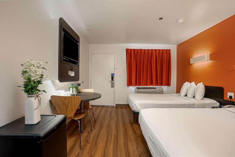 Quadruple Room image 1