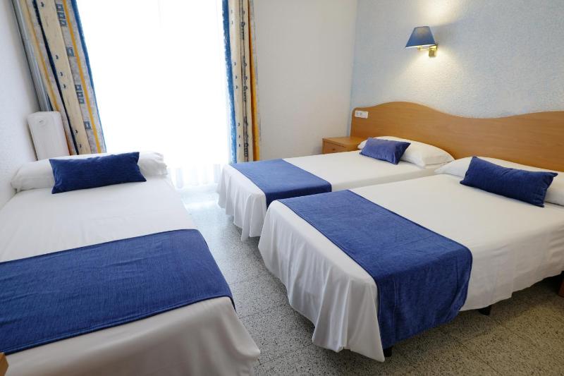 Triple Room Interior image 1