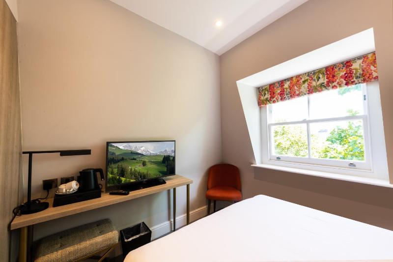 Standard Double Room image 4