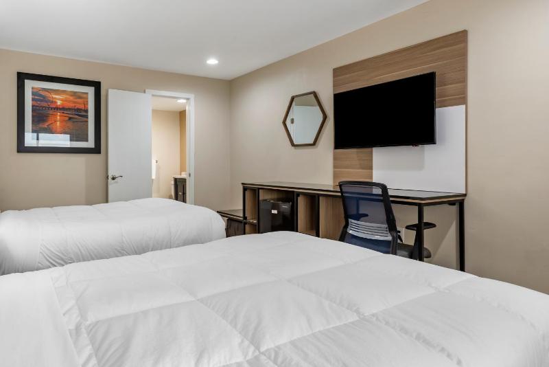 Double Room with Two Double Beds- Non-Smoking image 3