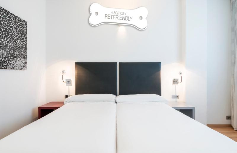 Twin Room Pet Friendly image 2