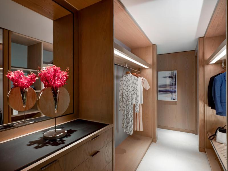 Four Seasons Deluxe Executive Suite image 4