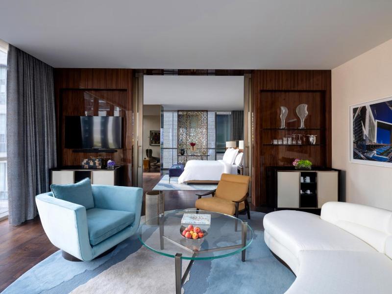 Four Seasons Deluxe Executive Suite image 1