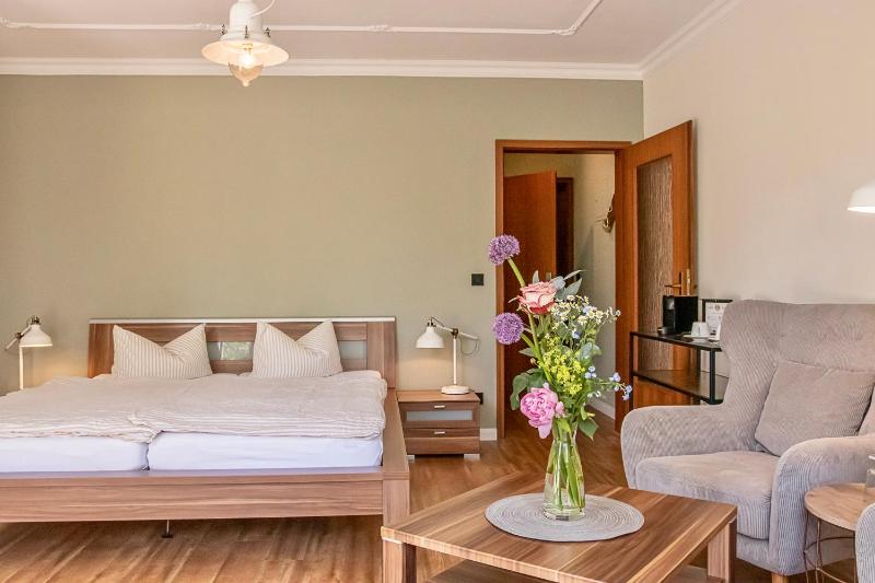 Classic Double Room image 1