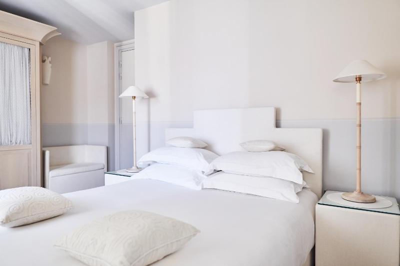 Executive Double Room image 3