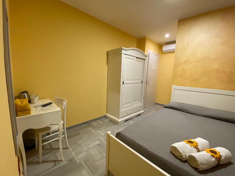 Double Room image 2