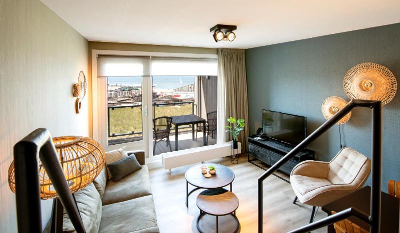 One-Bedroom Apartment with Sea View image 4