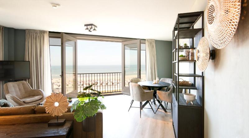 Apartment with Sea View image 2