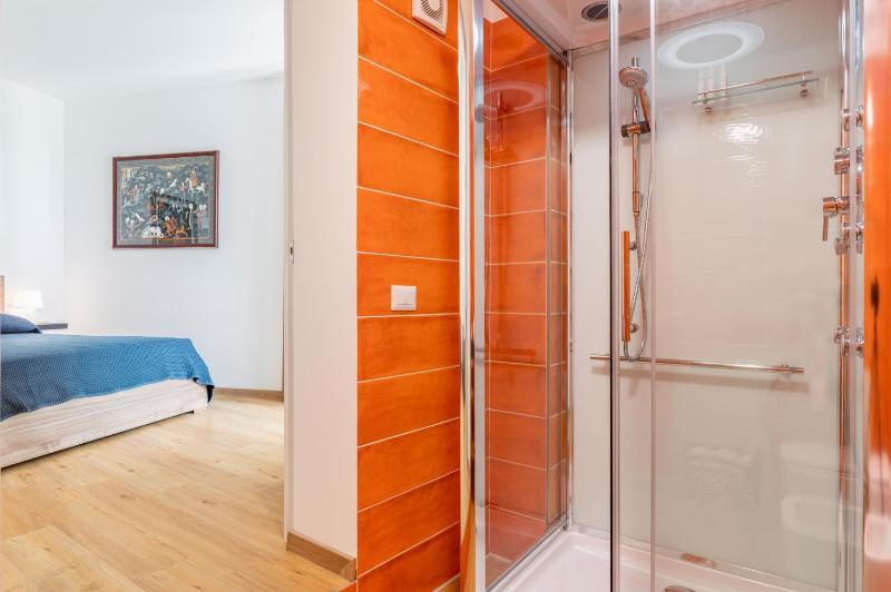 Aurora Rooms - image 3