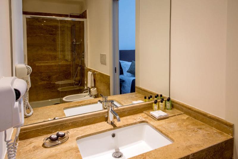 Suite with Balcony image 2