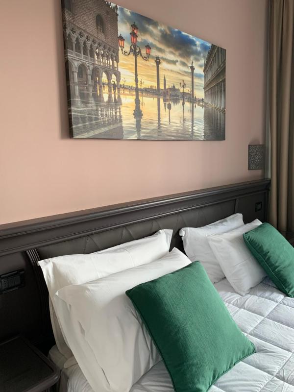 Standard Double or Twin Room with Balcony image 1
