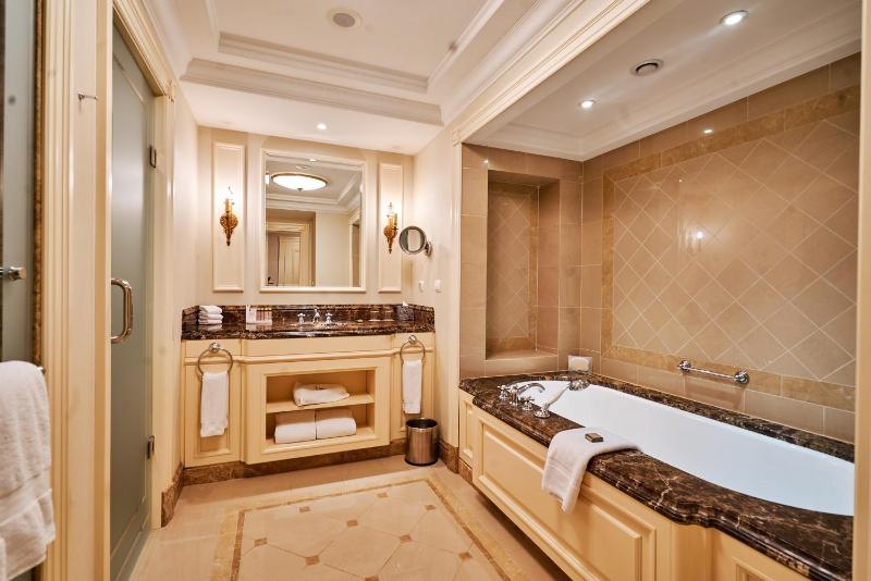 Fairmont King image 4