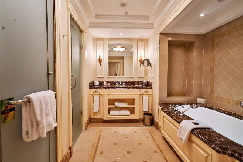 Fairmont King image 1