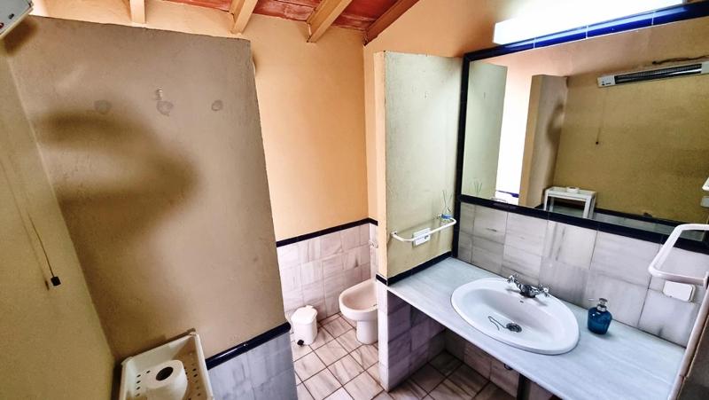 Double Room with Shared Bathroom image 2