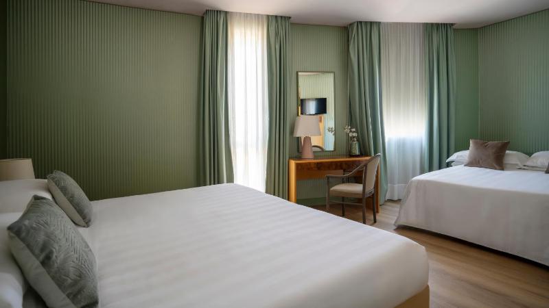 Quadruple Room image 4