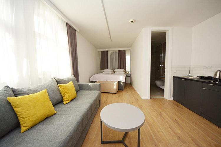 Miss Saray - image 5