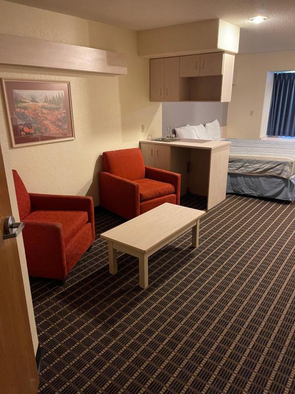 Standard King Room image 2
