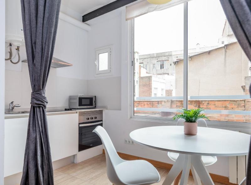 Spacious doubleroom apartment at Sants - image 8