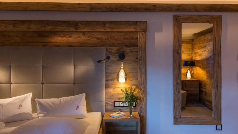 Superior Double Room with Balcony image 4