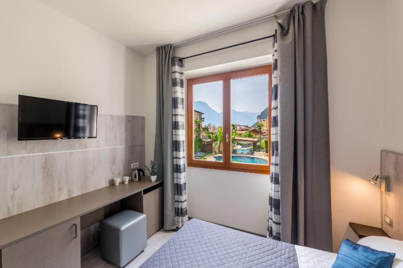 Double or Twin Room image 3