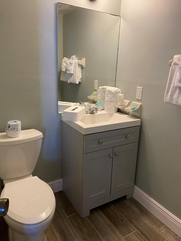 Howard Johnson by Wyndham Oceanfront Daytona Beach - image 3