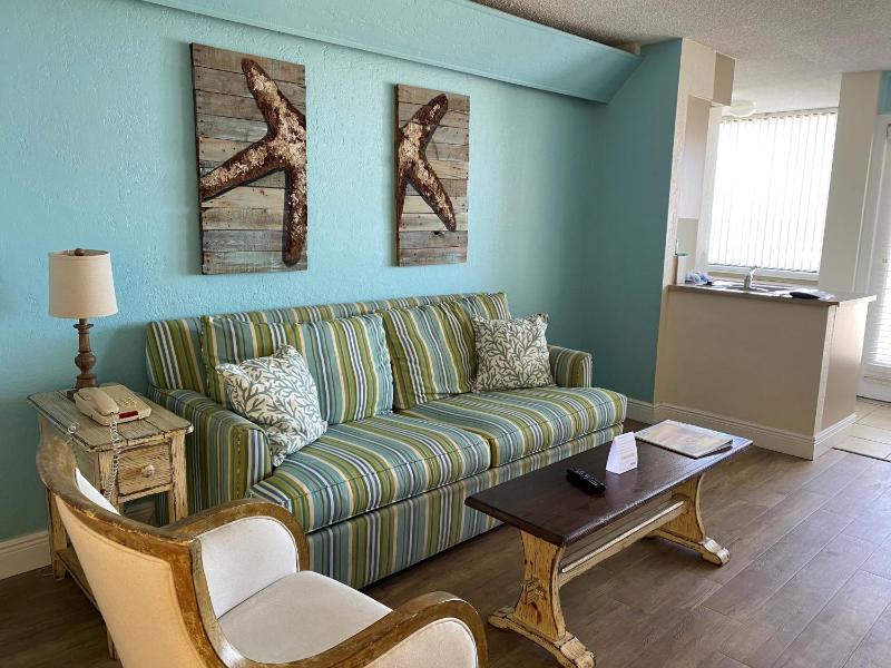 Howard Johnson by Wyndham Oceanfront Daytona Beach - image 19