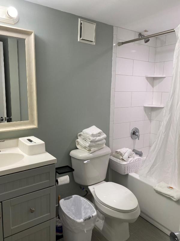 Howard Johnson by Wyndham Oceanfront Daytona Beach - image 10
