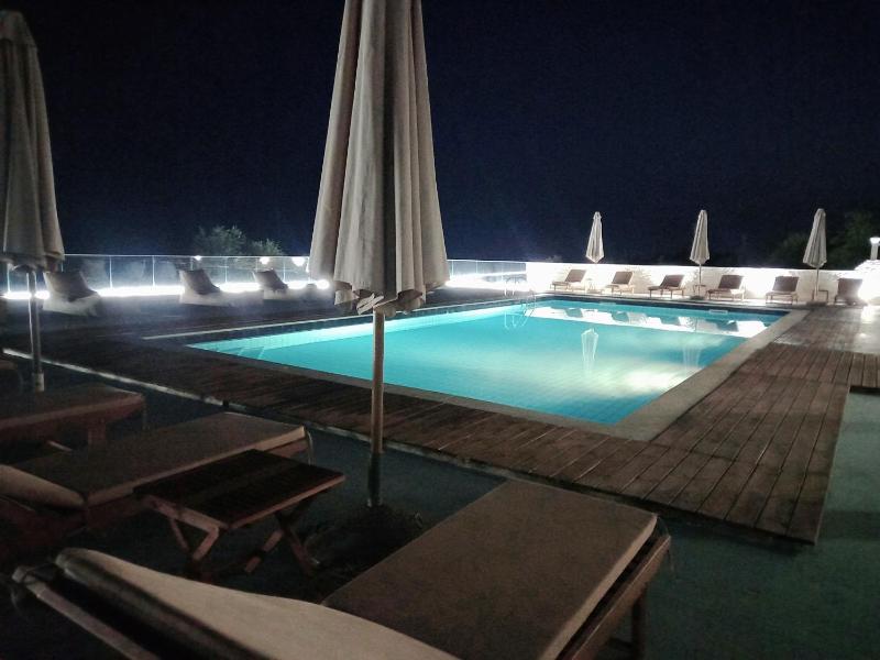 Deluxe Double or Twin Room with Sea View image 4