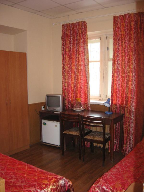 Economy Twin Room image 1
