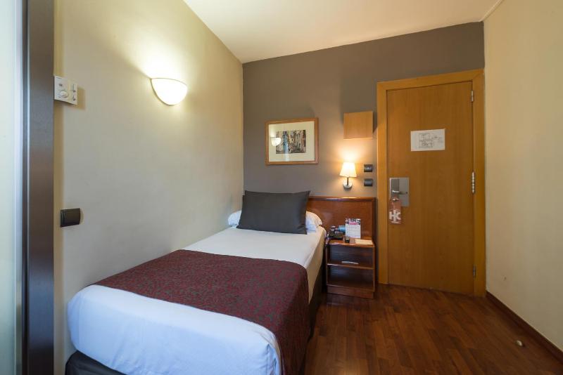 Single Room image 3