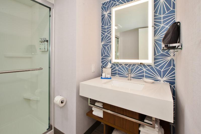 Holiday Inn Express & Suites VA Beach Oceanfront by IHG - image 32