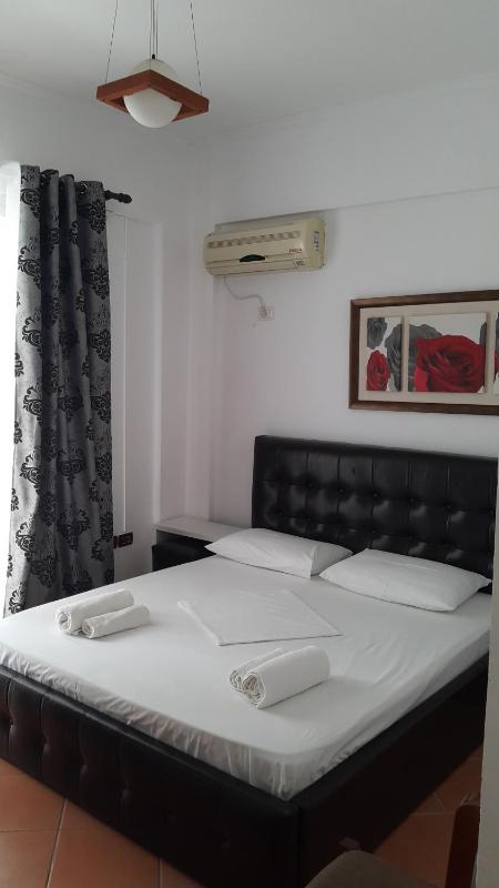 Double Room with Balcony and Sea View image 3