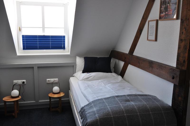Standard Twin Room image 2