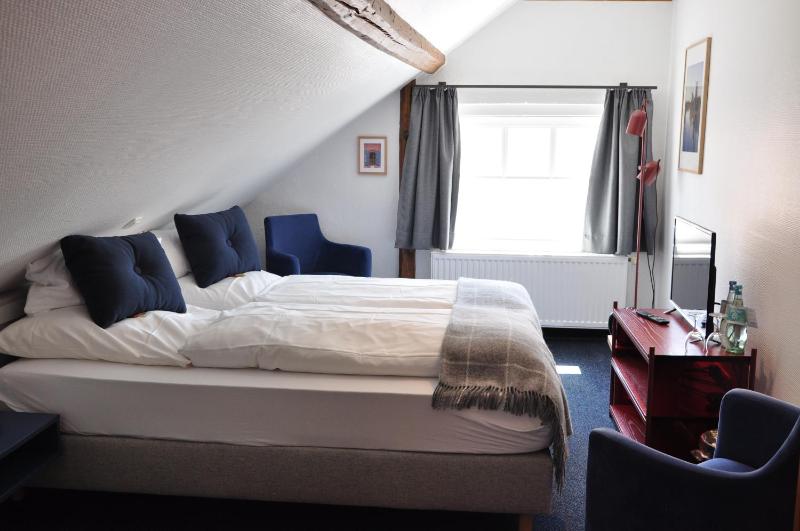Standard Double Room image 3