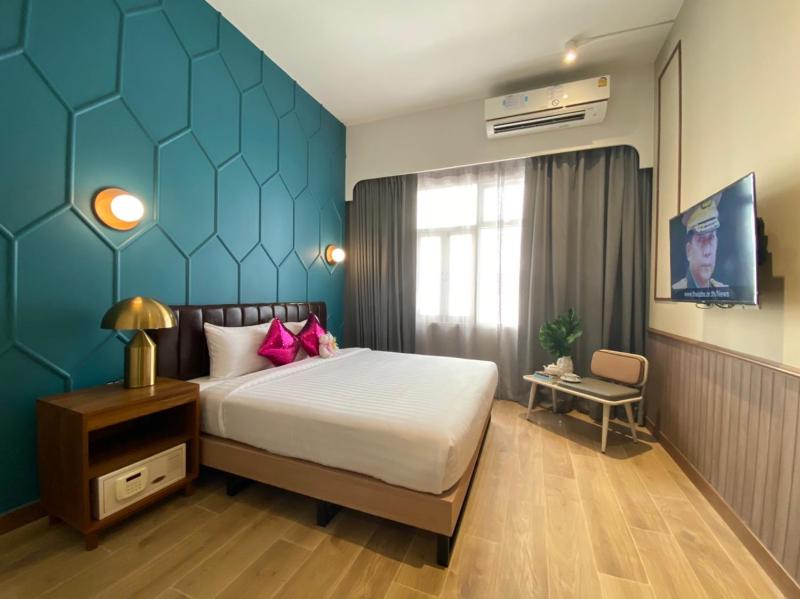 Premier Room with Bathtub image 4