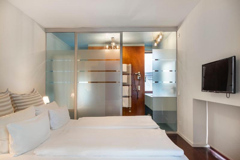 Large Studio with Kitchenette, Balcony and Sofa Bed image 2