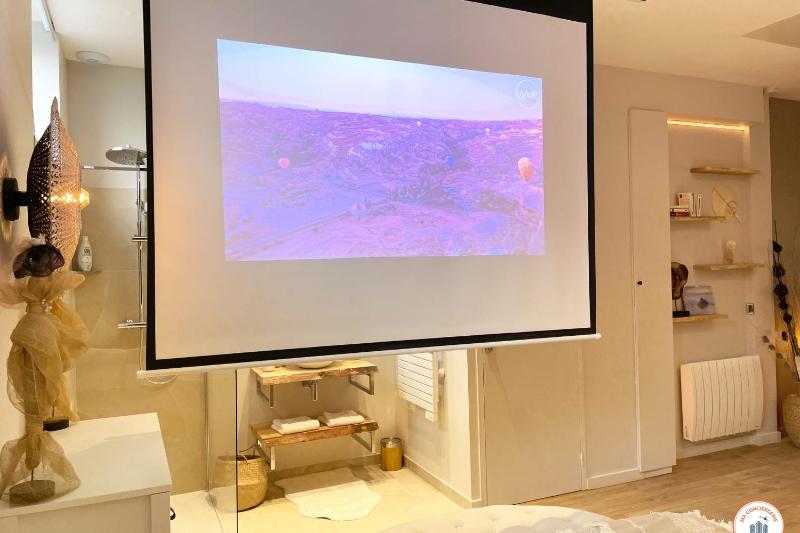 The Pearl with Jacuzzi and Cinema - image 19